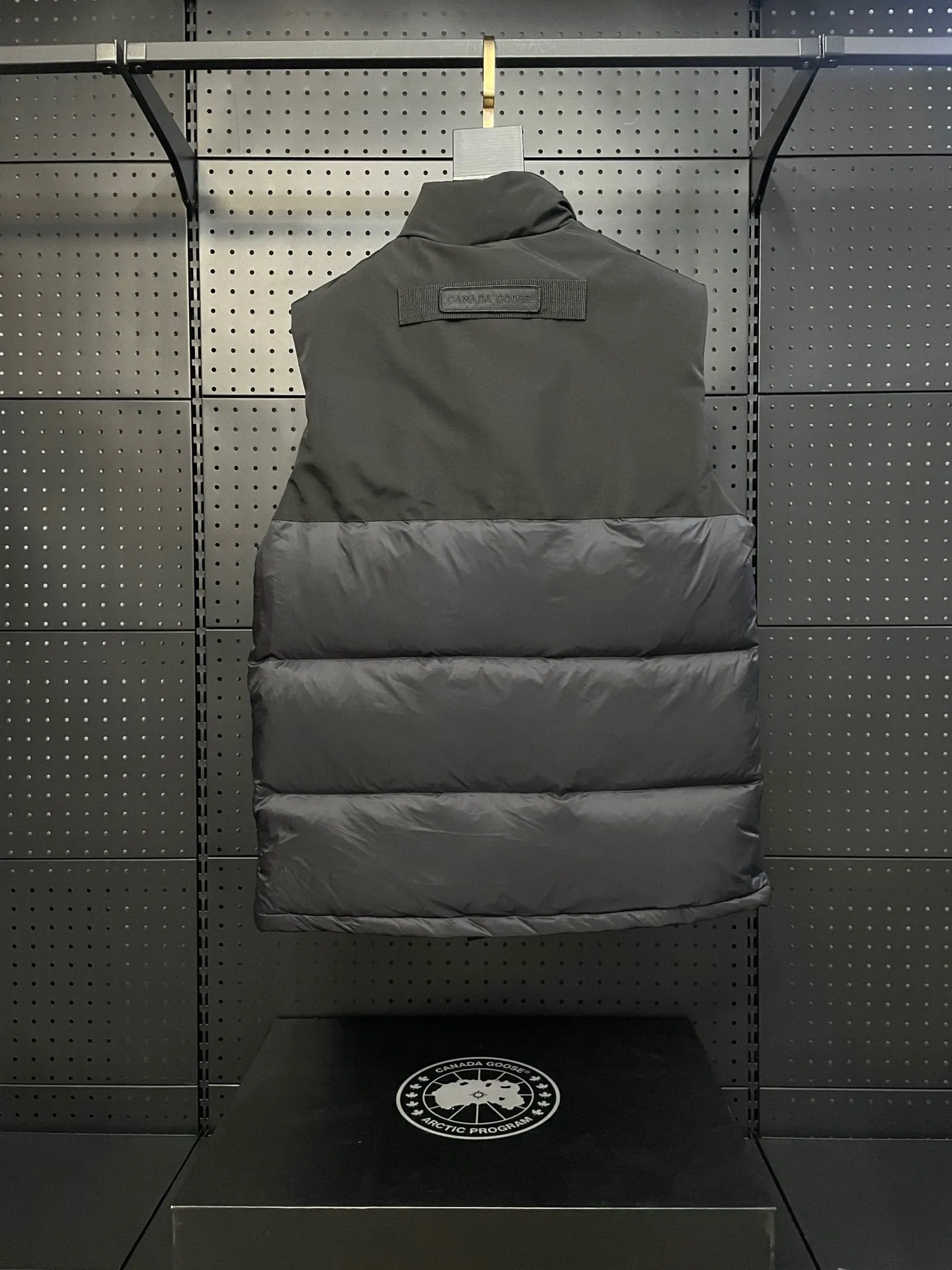 P560 Correct Version Top Replica] 2057MW Paradigm Freestyle Vest-WD Men's Model. Color: White Black Size: XS S M L XL XXL